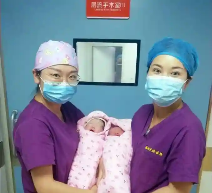 南阳天伦又喜迎一对龙凤胎宝宝在医院降生
