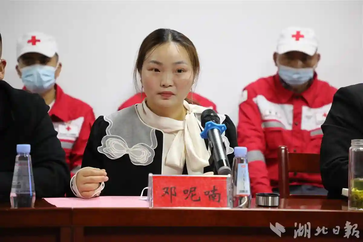 英山：27岁护士邓呢喃赴武汉捐献造血干细胞