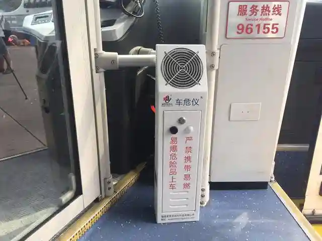 闻味儿报警，南京主城12条公交线安装“车危仪”