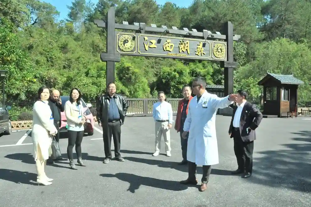 赣菜网高层赴龙虎山生命科学研究院调研