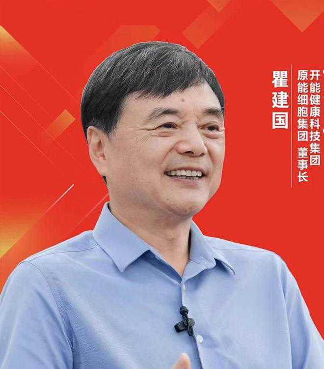 哥伦比亚女警用自己的奶水喂弃婴