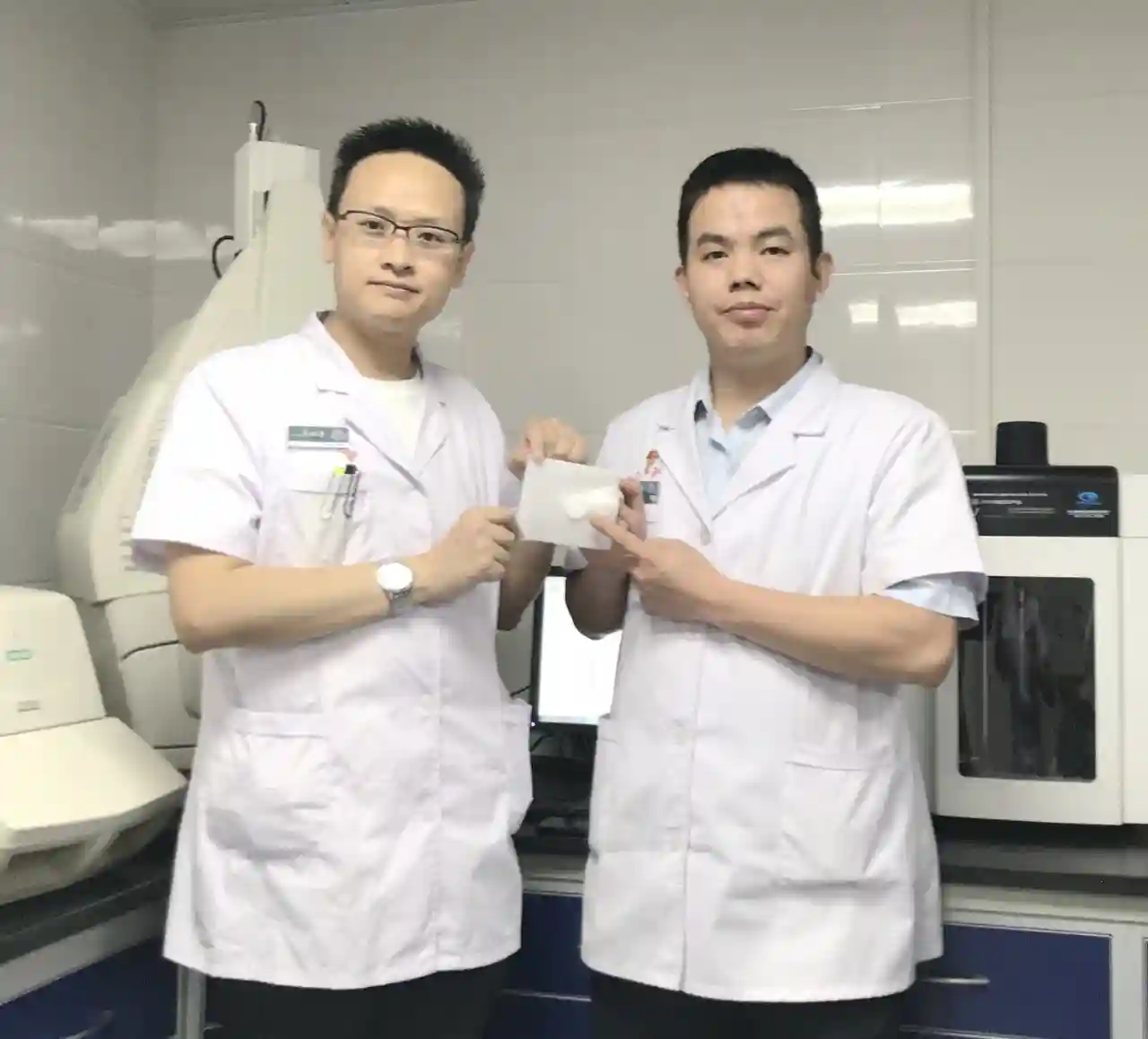 世界第一例外泌体靶向缓释微球生物支架在西安市中心医院研制成功