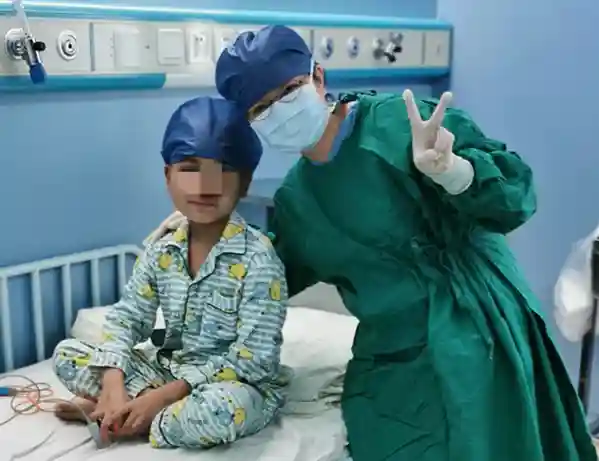 9岁妹妹为11岁哥哥捐造血干细胞：我们一起长大