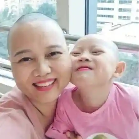 挺住！厦门“企鹅宝宝”移植手术失败，只能靠2万1针的特效药控制病情