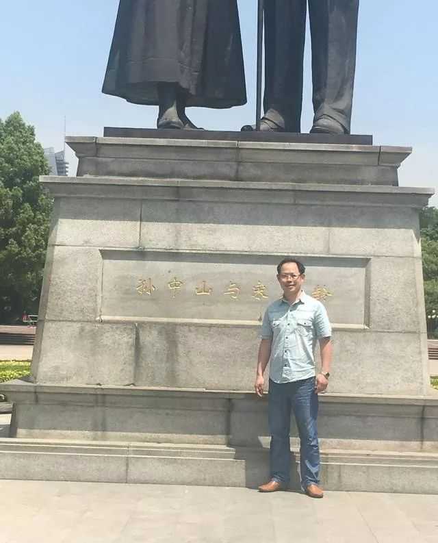 当兵让我练就坚强意志，面临每天一万多的花费，我黯然落泪