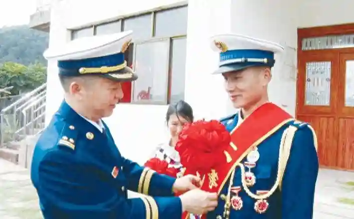 微光汇聚力量   道德温暖人心