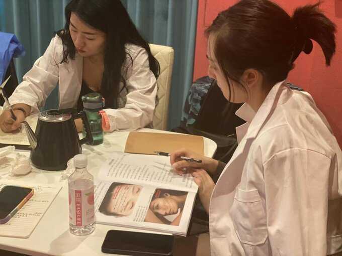 灵长类转化医学研究院团队揭示特异调控灵长类大脑发育新机制